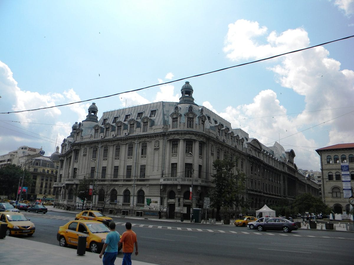 Palatul Universității din București, Piața Universității